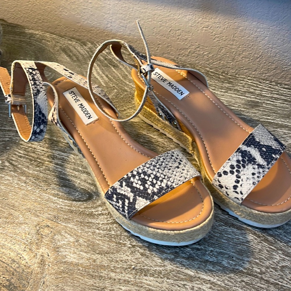 Steve Madden cream and gray skin sandals.  Size 7.5.